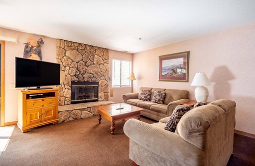 Big Bear Lake Resort | LAGONITA LODGE - Full Lake View GUARANTEED! Lakefront Bearview, Full kitchen!