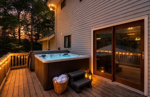 White Haven House | Lake Access & Private Hot Tub at Poconos Home!
