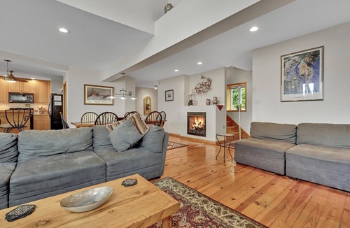 Pequea House | LAKE HOUSE SOUTH Waterfront Retreat with DOCKAGE on Susquehanna River & HOT TUB