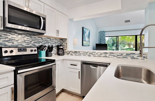 Sandestin House | Lake View ~ Private Patio ~ Golf Cart ~ Pool