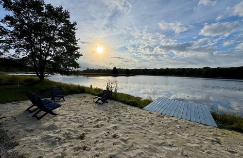 Albrightsville House | Lake Views | Tub Sauna Kayak Bike Fire Pit EV