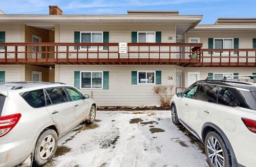 Greenville Junction House | Lakefront condo on the golf course with sweeping views and beach access