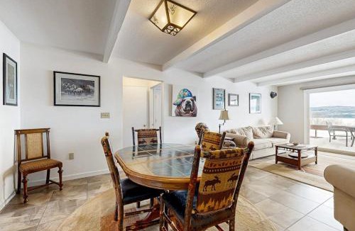 Greenville Junction House | Lakefront condo on the golf course with sweeping views and beach access