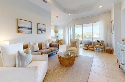 Sandestin House | Lakefront condo with water-view balcony private golf cart resort pool & amenities