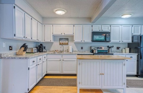 Greenville Junction House | Lakefront cottage w/beautiful views of Moosehead Lake & Big Moose Mountain