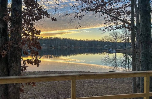Brookport House | Lakefront Cottage with Hot Tub & Views!