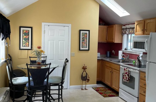 Rockport Cottage | Lakefront Cozy Cottage