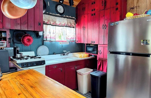 Sullivan House | Lakefront Family Camp w/Kayaks & Firepit