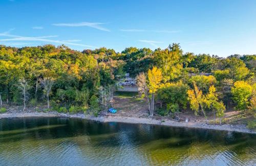 Shell Knob House | Lakefront Gem w/Screened Porch + Game Room!