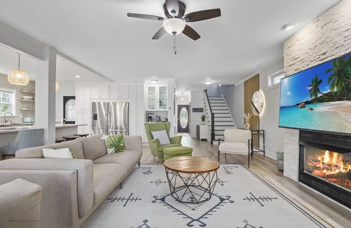 Fox Lake House | Lakefront Oasis w/2 fire pits, game room & kayaks