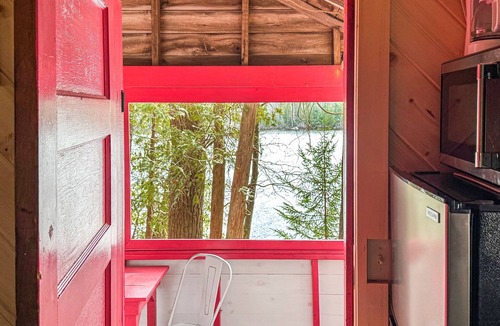 Orland Cabin | Lakefront Salmon Tiny Cabin @ Getogether Stays