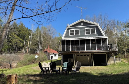 Bingham Cottage | Lakeside retreat for your Maine adventure!