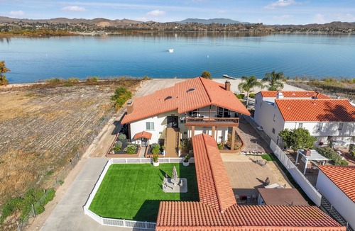 Lake Elsinore House | Lakeside Retreat