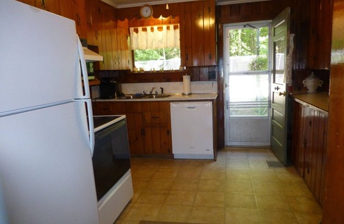 Warren House | Lakeside Year Round House on the Water's Edge, deck and beautiful sunsets!