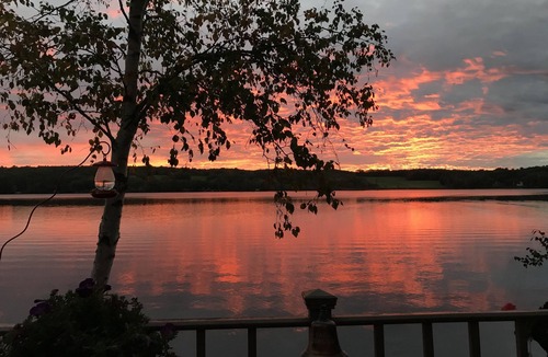 Warren House | Lakeside Year Round House on the Water's Edge, deck and beautiful sunsets!