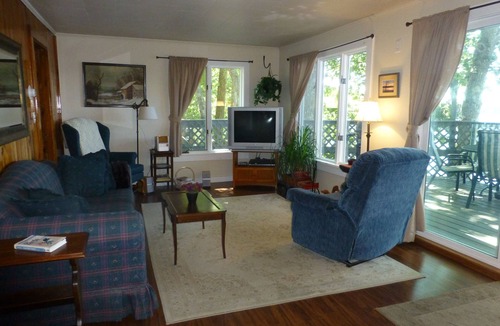 Warren House | Lakeside Year Round House on the Water's Edge, deck and beautiful sunsets!