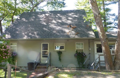 Warren House | Lakeside Year Round House on the Water's Edge, deck and beautiful sunsets!