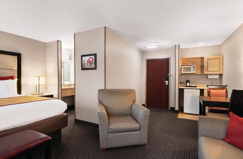 Witmer Hotel | Lancaster Suites