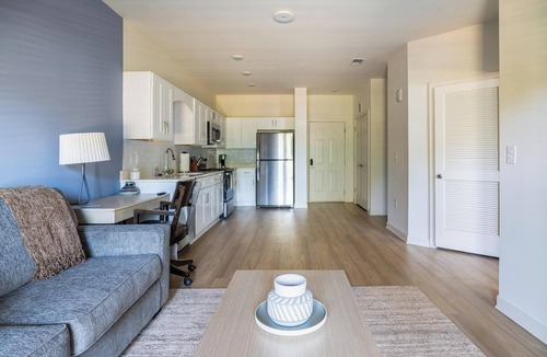 Bellview Apartment | Landing | Amazing 1BD, Gym, Pool
