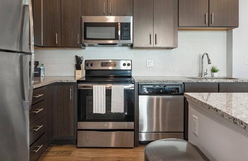 Tarpon Springs Apartment | Landing | Modern 2BD, Clubhouse
