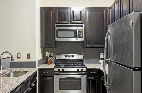 Norristown Apartment | Landing | Modern 2BD, Clubhouse, Gym