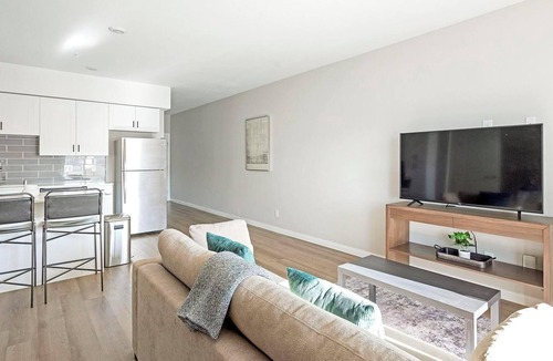 Townsite Apartment | Landing | Stunning 1BD, Rooftop Lounge, Pool