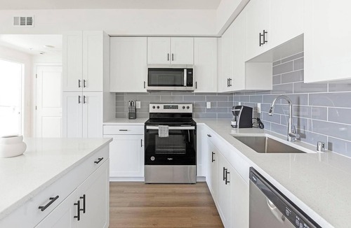 Townsite Apartment | Landing | Stunning 1BD, Rooftop Lounge, Pool