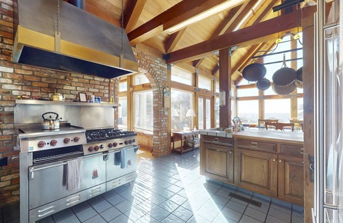 Elk House | Large Oceanfront Bluff Home - Hot Tub, Kids Room