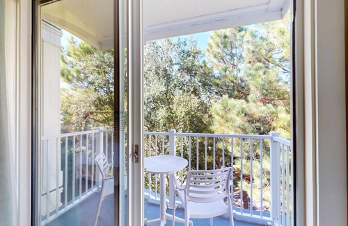Baytowne Wharf Condo | Lasata 3403 ~ "Grand Getaway" Stylish Studio in Baytowne Wharf