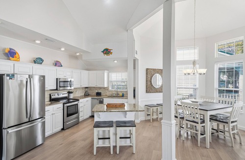 Crystal Shores House | LAST MINUTE SALE | Free WiFi | Pet-Friendly | Walk to beach | Sleeps 8