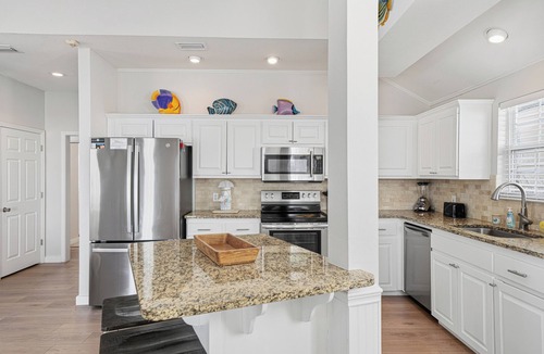 Crystal Shores House | LAST MINUTE SALE | Free WiFi | Pet-Friendly | Walk to beach | Sleeps 8