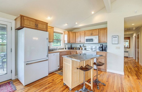 Lecompton House | Lecompton Home w/Private Pond & Fire Pit!