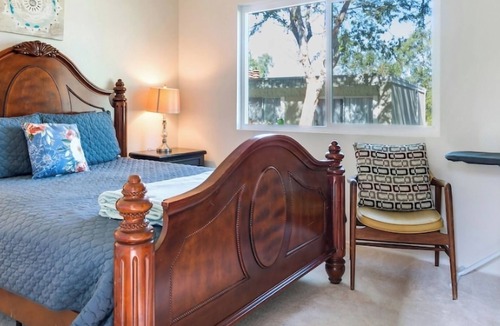 Laguna Hills Condo | Leval Entry~Downstairs~Remodeld Kitchen~Monthly~Gym~Pools~Spa~讲中文