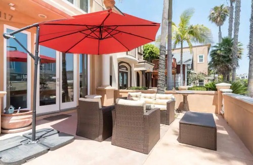 Huntington Beach House | Life’s a beach…house with gorgeous ocean&pier views. A few steps to the waves.,.