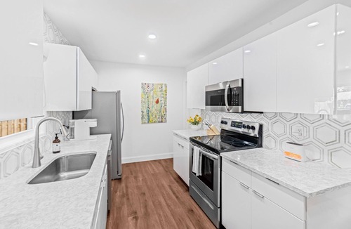 Park East House | Live like a happy & relaxed Sarasota local in this perfect 2 bedroom home