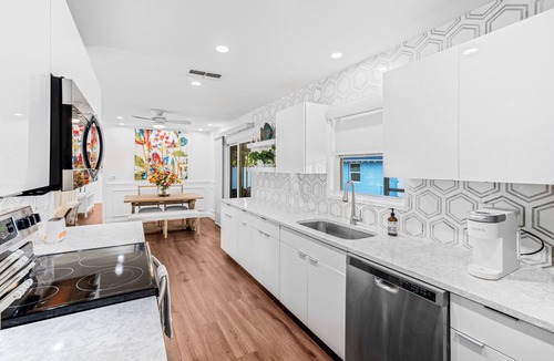 Park East House | Live like a happy & relaxed Sarasota local in this perfect 2 bedroom home