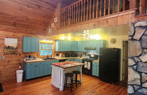 Murphy Cabin | Log Cabin - Secluded 5 Acres - 5 min to Historic Downtown Murphy