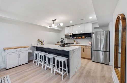 Logan Square Apartment | Logan Square Luxury Villa 🏠 3 Beds, 3 Baths