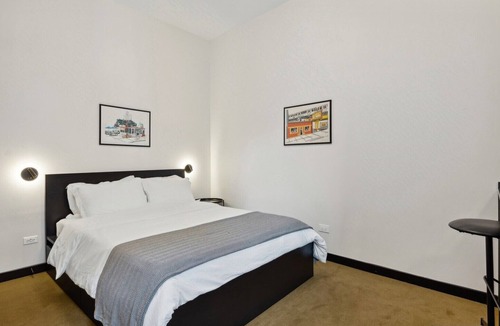 Palmer Square Hotel | Logan Square SRO Hotel Room 209