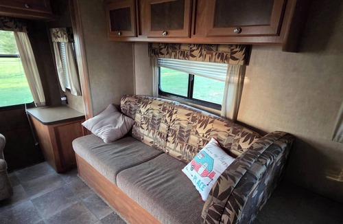 Oraville House | Lois' Hideout Comfy 1 bedroom camper within 7 minutes of Kinkaid Lake.