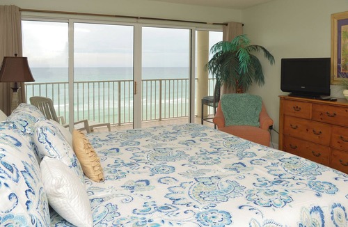 Long Beach Condo | Long Beach Resort 1-Bedroom Condo Includes 2 Seasonal Beach Chairs with Umbrella