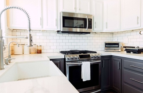 Corona del Mar Cottage | Long Term Only Modern Beauty, Private Yard & BBQ, Blocks from the Beach