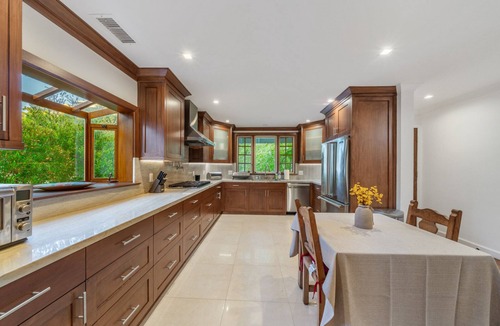 Sherman Oaks House | Longview Charming Retreat with Pool and Spa