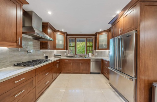 Sherman Oaks House | Longview Charming Retreat with Pool and Spa