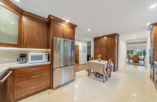 Sherman Oaks House | Longview Charming Retreat with Pool and Spa