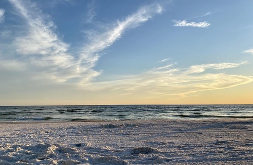 Biltmore Beach House | Look no further! Gulf of Mexico , steps to waterfront! Gulf Getaway 😀🌞🏝👙🌊