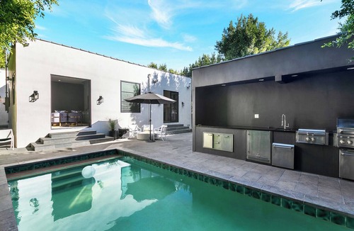 Melrose House | Los Angeles Sanctuary