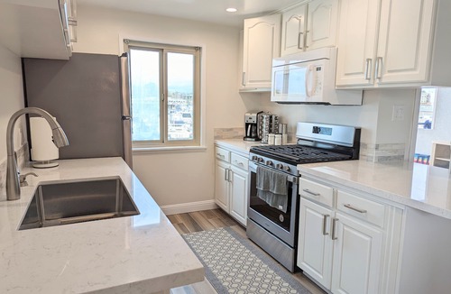 Townsite Condo | Lovely 1-bedroom condo by the Harbor.