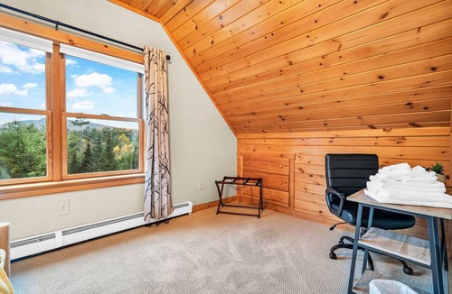 Sunday River Area Ski Chalet | Lovely 3-bedroom chalet in Bethel with hot tub
