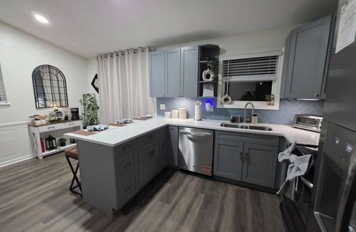 Northside House | Lovely Home 10 min from Jax Airport w/Pool + Firepit.